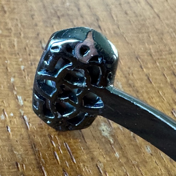 Kendra Scott Elton pinch cuff bracelet in gunmetal-tone w/ abalone shell stones - Picture 10 of 10